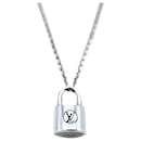 Ciondolo Louis Vuitton Lockit su catena in argento sterling