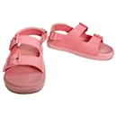 GUCCI GG Buckled Bubblegum Pink Rubber Sandals  Chunky Foovery good conditiond Ridged Sole 38 - Gucci
