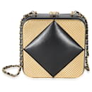 Chanel schwarze quadratische CC-Clutch aus Lammleder und goldfarbenem Metall