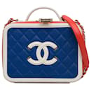Beauty case Chanel in filigrana di caviale blu medio