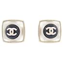 NEUF BOUCLES D'OREILLES CHANEL CARRE LOGO CC & STRASS METAL DORE EARRING - Chanel