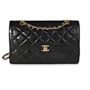 Chanel Vintage Bolso con solapa forrado en piel de cordero negra acolchada