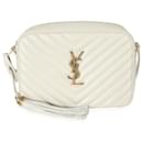 Saint Laurent Bolso para cámara Lou de piel acolchada en chevrón suave color crema