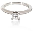 TIFFANY & CO. Anello di fidanzamento con diamante taglio principessa in platino F VVS2 0.32 ct - Tiffany & Co