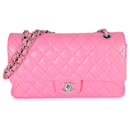 Bolso con solapa forrado clásico mediano de piel de cordero acolchado rosa Chanel