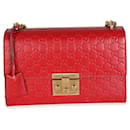 Gucci Rote Guccissima-geprägte mittelgroße Vorhängeschloss-Kettentasche