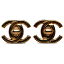 Chanel Gold CC Turn Lock Clip em brincos
