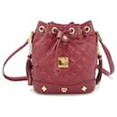 MCM Bolso tipo cubo de cuero pequeño Bolso de hombro Acolchado rojo oscuro