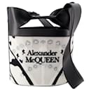 The Bucket Bow Crossbody - Alexander McQueen - Couro - Branco - Alexander Mcqueen