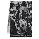 Sciarpa con teschio Flower Blooms - Alexander McQueen - Lana - Nera - Alexander Mcqueen