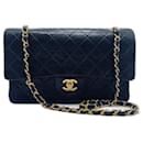 Chanel Classique handbag in black lambskin and gold-plated metal 24 Cara