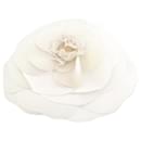 LARGE CHANEL CAMELIA sizeM BROOCH 19 CM IN WHITE FABRIC + XXL WHITE BROOCH BOX - Chanel