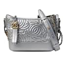 Chanel Silver Small Gabrielle Umhängetasche aus Kalbsleder mit CC-Nähten