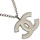 Collier pendentif Chanel CC Collier en métal en bon état