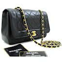 CHANEL Bolso de hombro vintage con cadena mediana Piel de cordero negra acolchada - Chanel