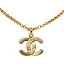 Collar con colgante Chanel CC de oro
