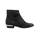 Tamanho preto Chanel Cap-Toe Faux Pearl com detalhes em botas de tornozelo 38.5