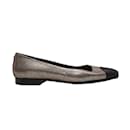 Chaussures plates Chanel Cap-Toe argentées et noires Taille 39.5