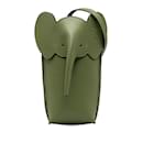 Bolso bandolera verde con bolsillo de elefante de Loewe