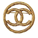 Broche Chanel CC Dourado