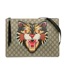 Bolsa transversal Gucci GG Supreme Angry Cat marrom