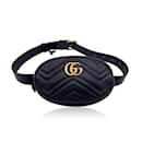 Tamanho da bolsa de cintura com cinto de couro preto acolchoado Marmont GG 65/26 - Gucci