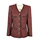 Nova jaqueta de tweed Lesage com botões de joia da CC por 9 mil dólares. - Chanel