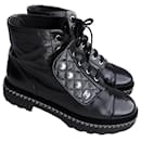 Combat boots with pearls - Chanel