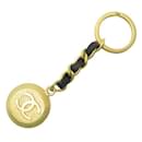 VINTAGE PORTE CLES CHANEL 1994 MEDAILLON LOGO CC CHAINE ENTRELACEE CUIR KEY RING - Chanel