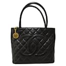 Chanel CC Caviar Medallion Tote Bag  Leather Tote Bag A01804 in Excellent condition