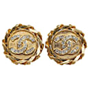 Pendientes de clip Chanel Gold CC con diamantes de imitación