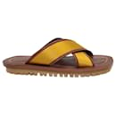 Sandales plates en cuir marron et or jaune - Marc Jacobs