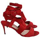 High Heel-Sandalen von Paul Andrew aus rotem Wildleder