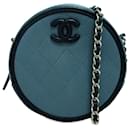 Blaue Chanel-Umhängetasche aus Lammleder mit CC-Rundkette