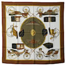 Hermes Les Voitures blanco, una bufanda de seda transformadora - Hermès