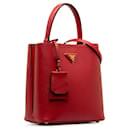 Prada - Rote mittelgroße Handtasche aus Saffiano-Leder