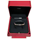 Bracelet Love de Cartier avec 10 saphirs.