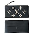 Louis Vuitton Flache Tasche und Reißverschlusstasche