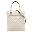 Bolso satchel blanco con mini logo de Prada