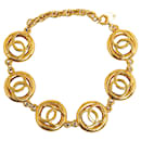 Pulseira medalhão Chanel CC em ouro