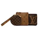 Bolso trío gigante invertido con monograma de Louis Vuitton marrón