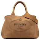 Bolso satchel canapa con logo de Prada en color canela