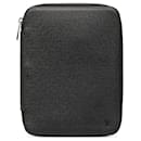 Bolso clutch con portadocumentos Louis Vuitton Taiga negro