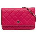 Portefeuille en cuir d'agneau classique Chanel rose sur sac à bandoulière chaîne