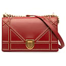 Bolsa crossbody Diorama média com tachas vermelhas Dior