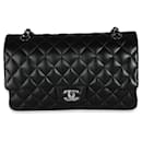 Chanel schwarz gestepptes Lammleder mittlere klassische gefütterte Überschlagtasche