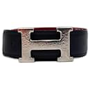Cinturón reversible Hermes Constance H en azul marino y rojo con herrajes plateados texturizados. - Hermès