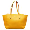 Gelbe mittelgroße Swing-Tasche von Gucci