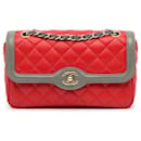Rote zweifarbige Chanel Day Flap Bag