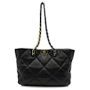 Chanel schwarz 19 Einkaufstasche aus Lammfell 